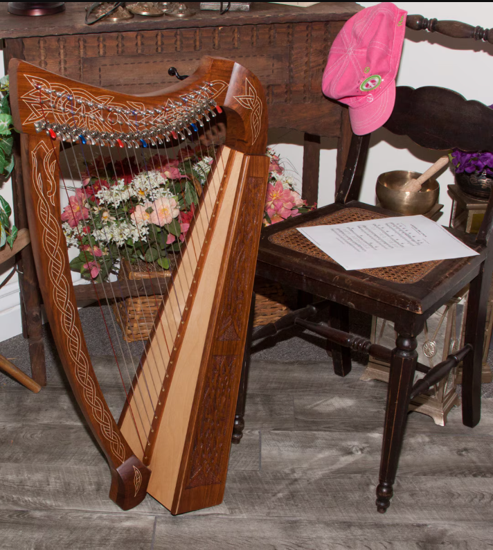 Roosebeck Heather 22 String Celtic Harp Chelby Levers Celtic Knotwork