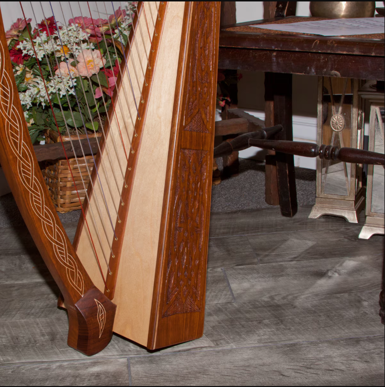 Roosebeck Heather 22 String Celtic Harp Chelby Levers Celtic Knotwork